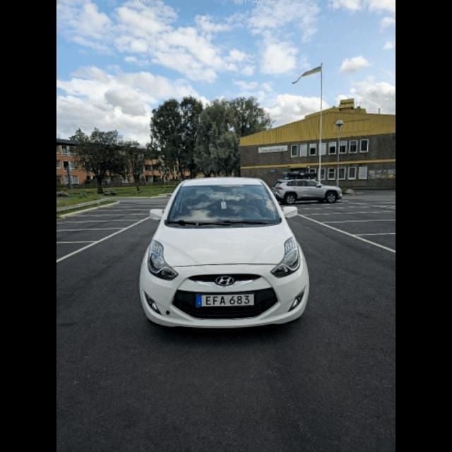 Vit Begagnad 2014 Hyundai ix20 Minibuss | 90 000 kr (Bra pris) - Bild 1/4
