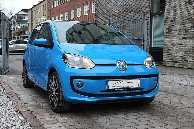 Cornflower blue Begagnad 2015 VW up! high up! Halvkombi | 54 900 kr (Marknadspris) - Bild 1/4