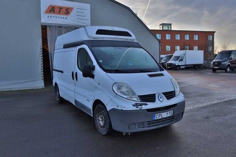 Begagnad Renault Trafic 115 HK (84 kW) 2007 Vit Minibuss