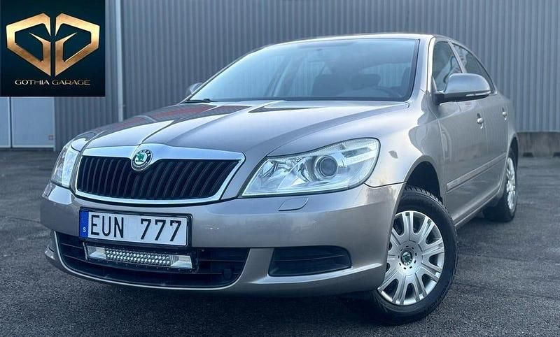 Brun Begagnad 2010 Skoda Octavia Halvkombi | 59 900 kr (Marknadspris) - Bild 1/4