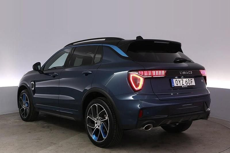 Begagnad Lynk & Co 01 261 HK (191 kW) 2023 Blå SUV