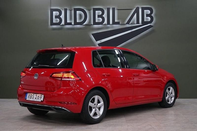 Begagnad VW Golf VII 116 HK (85 kW) 2018 Röd Halvkombi