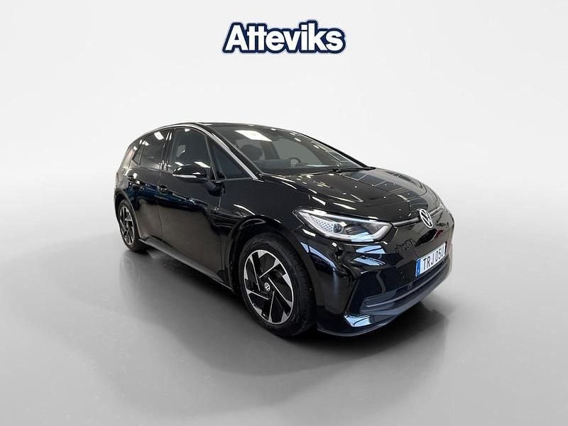 Svart Begagnad 2024 VW ID.3 Pro Performance Halvkombi | 339 900 kr (Marknadspris) - Bild 1/4