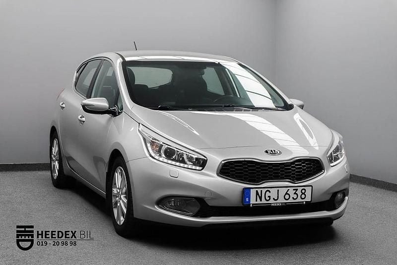 Begagnad Kia Ceed Comfort 128 HK (94 kW) 2012 Grå Halvkombi