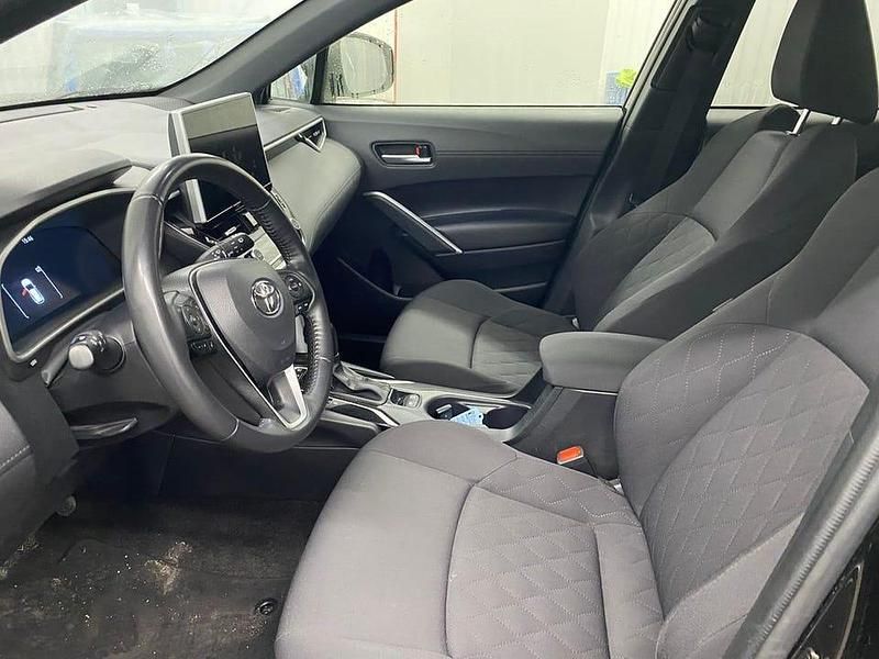 Begagnad Toyota Corolla Cross Style 200 HK (147 kW) 2022 Svart SUV