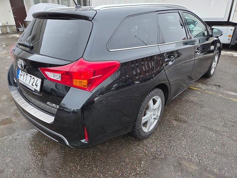 Begagnad Toyota Auris Touring Sports Multidrive S 132 HK (97 kW) 2015 Kombi