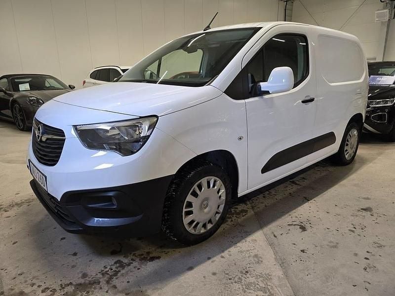 Begagnad Opel Combo 102 HK (75 kW) 2021 Vit Minibuss