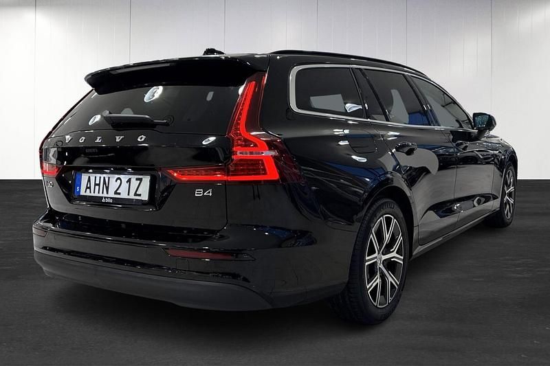 Begagnad Volvo V60 Core 197 HK (144 kW) 2022 Svart Kombi