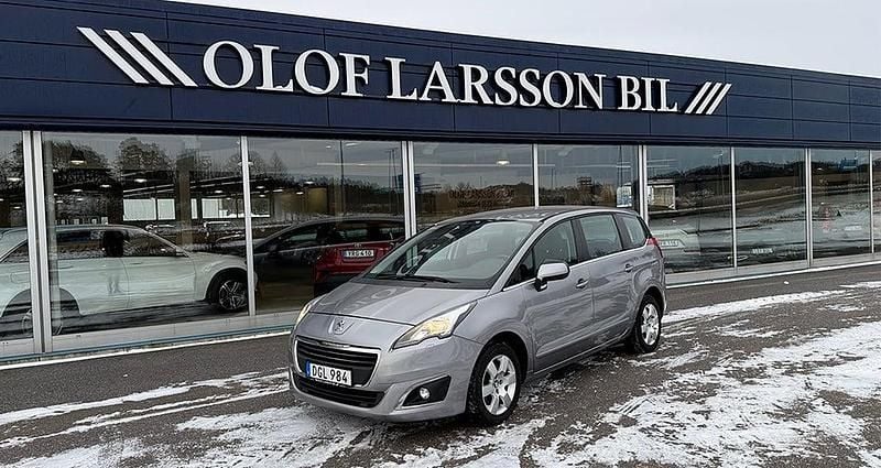 Begagnad Peugeot 5008 120 HK (88 kW) 2016 Grå metalliclack Minibuss
