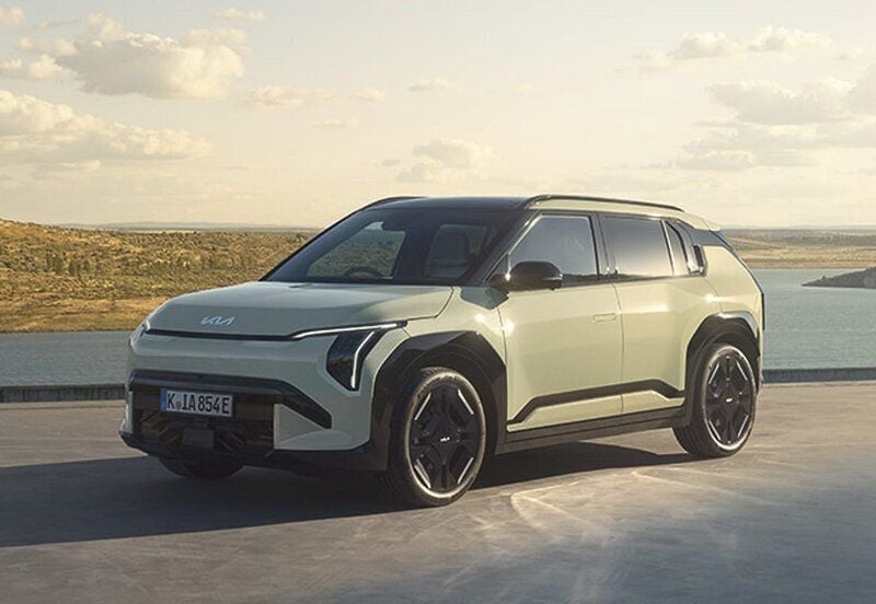 Blå Begagnad 2024 Kia EV3 SUV | 508 300 kr (Marknadspris) - Bild 1/3