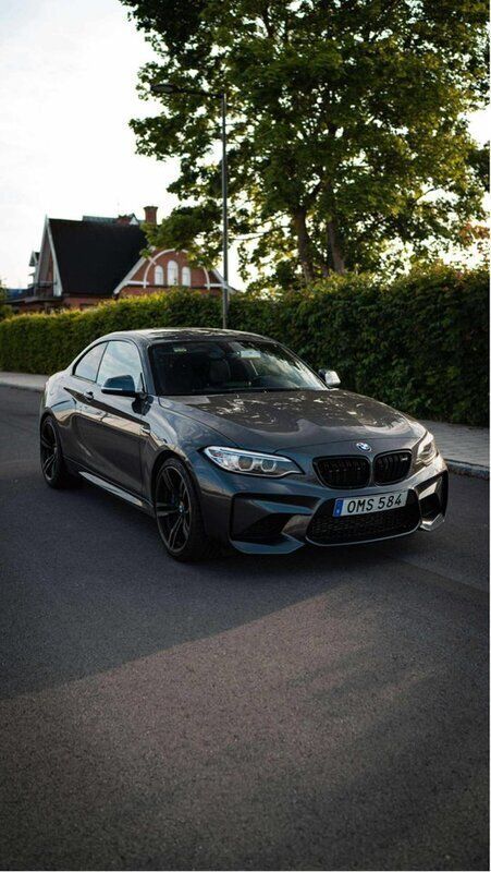 Grå Begagnad 2017 BMW M2 Sportkupé | 420 000 kr (Marknadspris) - Bild 1/4