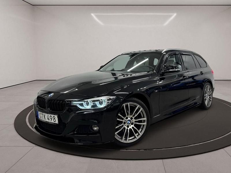 Svart Begagnad 2017 BMW 320 M Sport Kombi | 225 500 kr (Dyr) - Bild 1/3