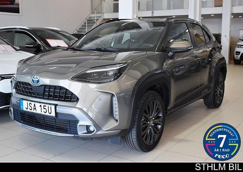 Grön Begagnad 2023 Toyota Yaris Cross SUV | 329 000 kr (Marknadspris) - Bild 1/4