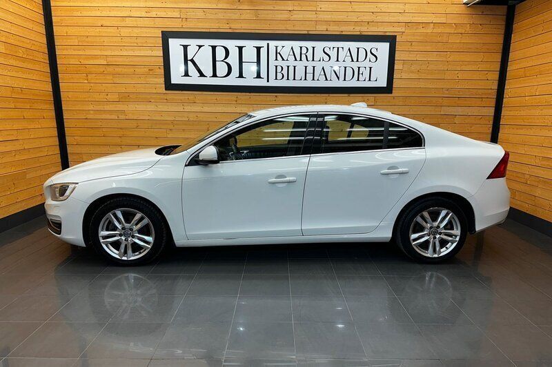 Vit Begagnad 2015 Volvo S60 Momentum Sedan | 79 900 kr (Marknadspris) - Bild 1/4
