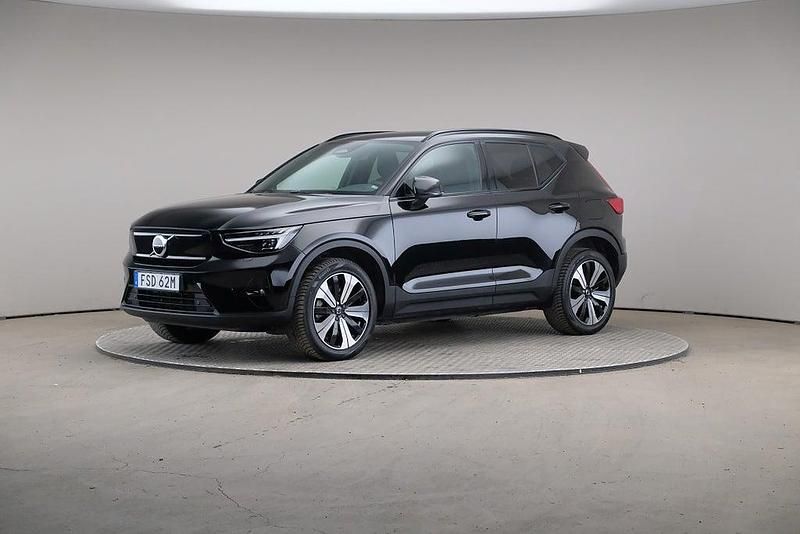 Svart Begagnad 2022 Volvo XC40 Core SUV | 319 000 kr (Marknadspris) - Bild 1/4