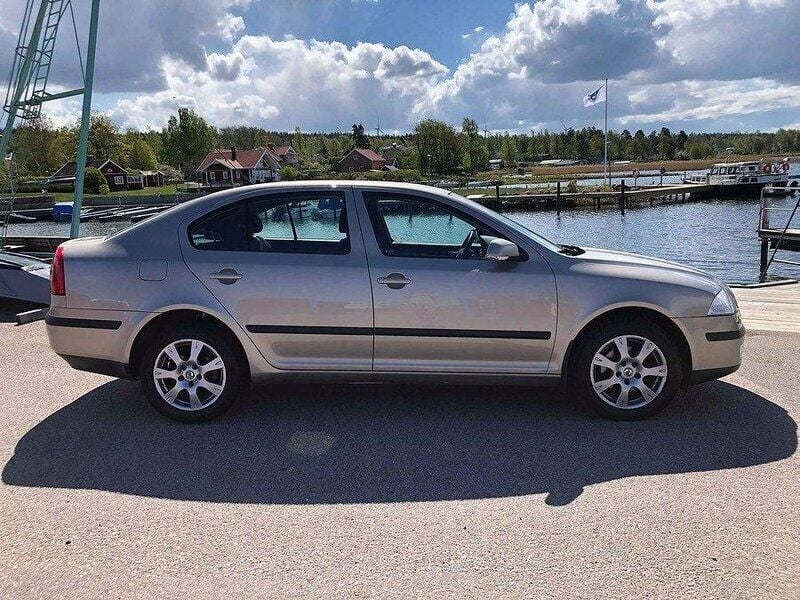 Begagnad Skoda Octavia Elegance 150 HK (110 kW) 2005 Ljusbrun Sedan