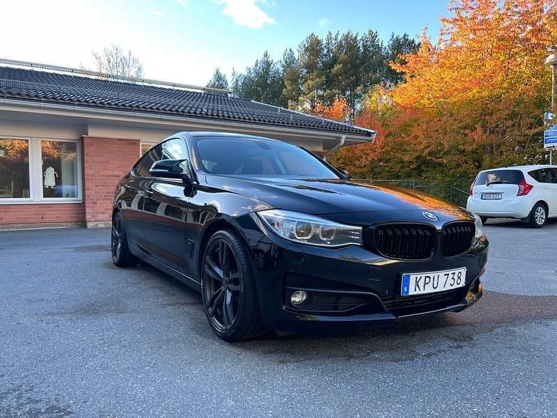 Begagnad 2015 BMW 318 Gran Turismo Halvkombi | 110 000 kr (Marknadspris) - Bild 1/4