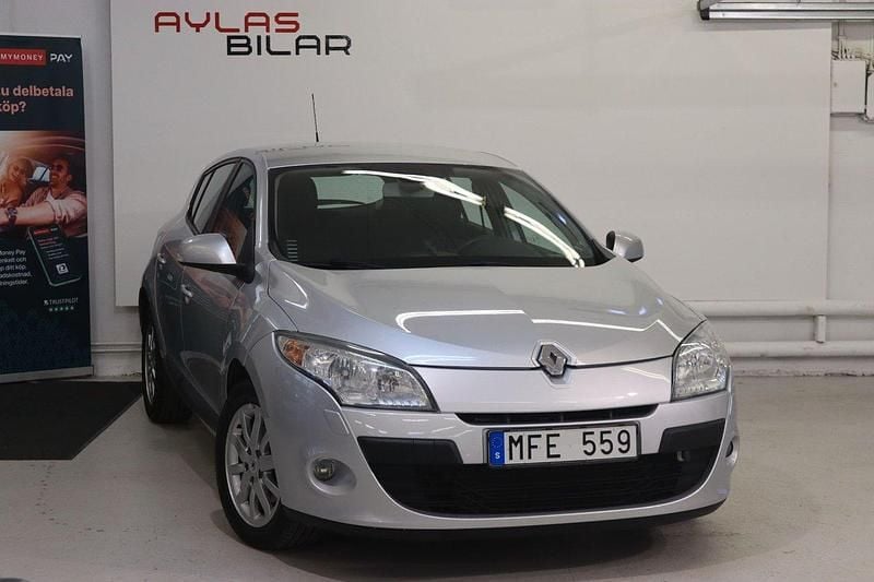 Silver Begagnad 2012 Renault Mégane III Halvkombi | 79 900 kr (Marknadspris) - Bild 1/4