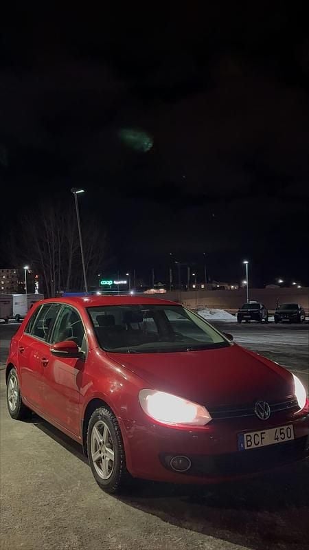 Begagnad VW Golf VI 102 HK (75 kW) 2011 Halvkombi