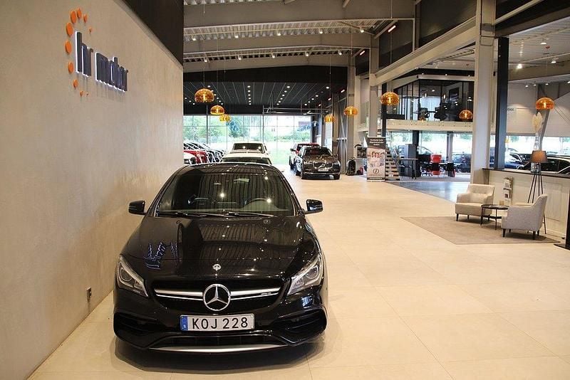 Svart Begagnad 2017 Mercedes CLA45 AMG Shooting Brake AMG Kombi | 334 000 kr (Lite dyr) - Bild 1/4
