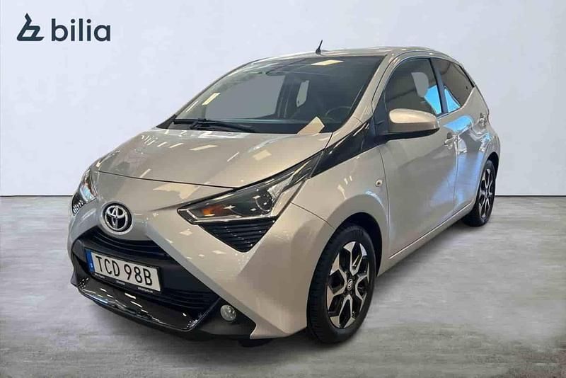 Silver Begagnad 2021 Toyota Aygo Halvkombi | 139 900 kr - Bild 1/1