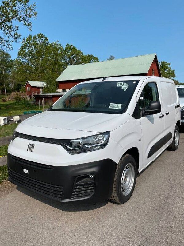 Vit Begagnad 2023 Fiat Doblò Minibuss | 312 375 kr - Bild 1/4