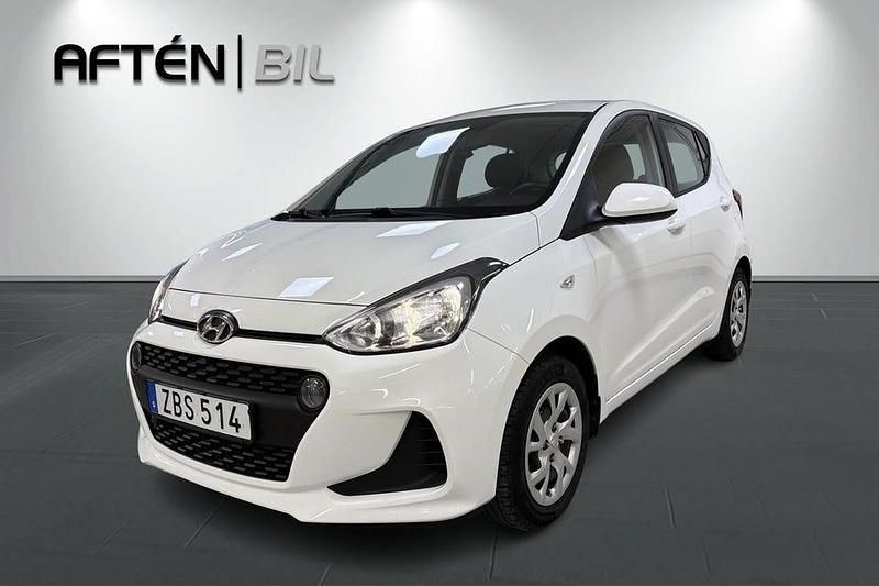 Vit Begagnad 2017 Hyundai i10 Comfort Halvkombi | 99 700 kr (Marknadspris) - Bild 1/3