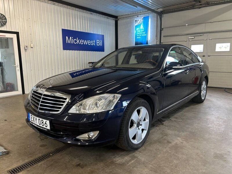 Mörkblå Begagnad 2008 Mercedes S500 Sedan | 139 900 kr (Marknadspris) - Bild 1/4