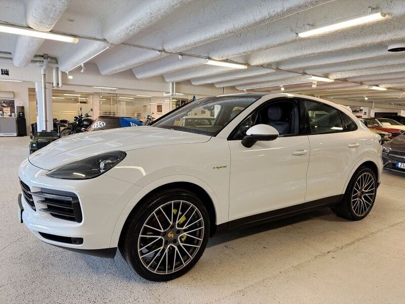 Vit (carrara white metallic) Begagnad 2021 Porsche Cayenne SUV | 749 900 kr (Superpris) - Bild 1/4