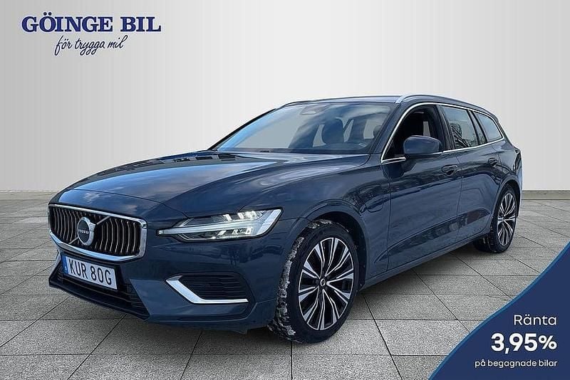 Begagnad Volvo V60 Core 253 HK (186 kW) 2022 Mörkblå Kombi
