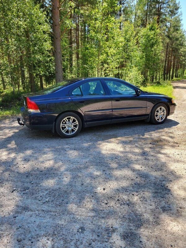 Blå Begagnad 2006 Volvo S60 Kinetic Sedan | 42 000 kr (Marknadspris) - Bild 1/4