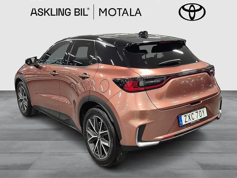 Begagnad Lexus LBX 136 HK (100 kW) 2024 Brun SUV