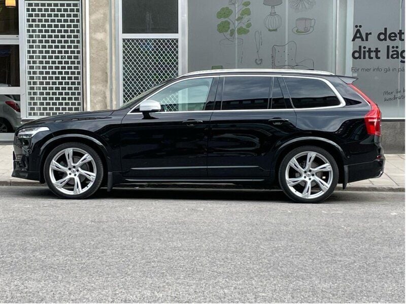 Svart Begagnad 2017 Volvo XC90 R-Design SUV | 425 000 kr (Marknadspris) - Bild 1/4