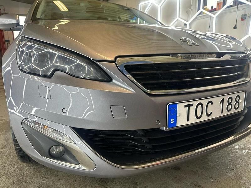 Grå Begagnad 2015 Peugeot 308 Kombi | 80 000 kr (Marknadspris) - Bild 1/4