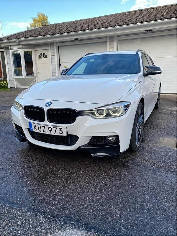 Vit Begagnad 2018 BMW 340 M Sport Kombi | 330 000 kr (Bra pris) - Bild 1/4
