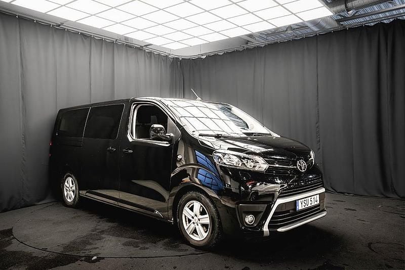 Begagnad Toyota Proace Verso 177 HK (130 kW) 2017 Svart Kombi
