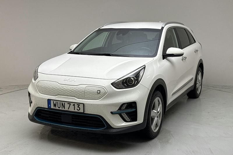 Vit Begagnad 2022 Kia e-Niro SUV | 165 000 kr (Bra pris) - Bild 1/4