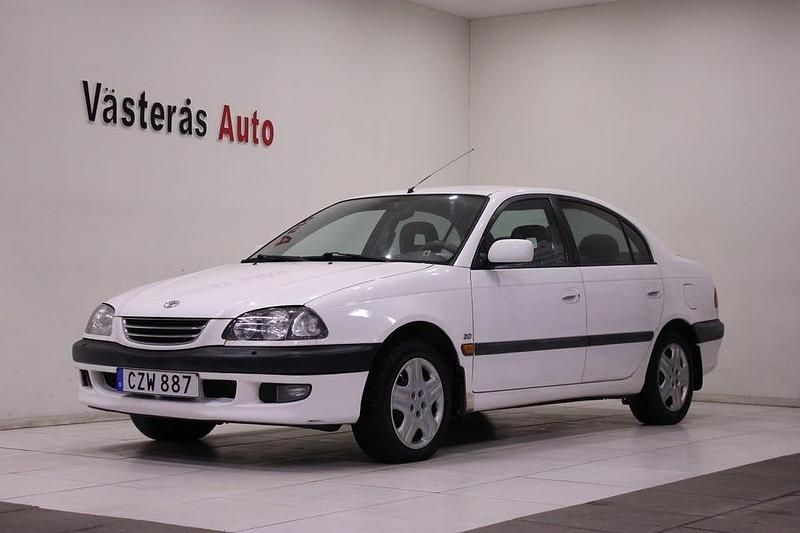 Begagnad Toyota Carina 126 HK (92 kW) 1998 Vit Sedan