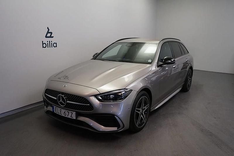 Silver Begagnad 2022 Mercedes C300e AMG line Kombi | 399 500 kr (Marknadspris) - Bild 1/4