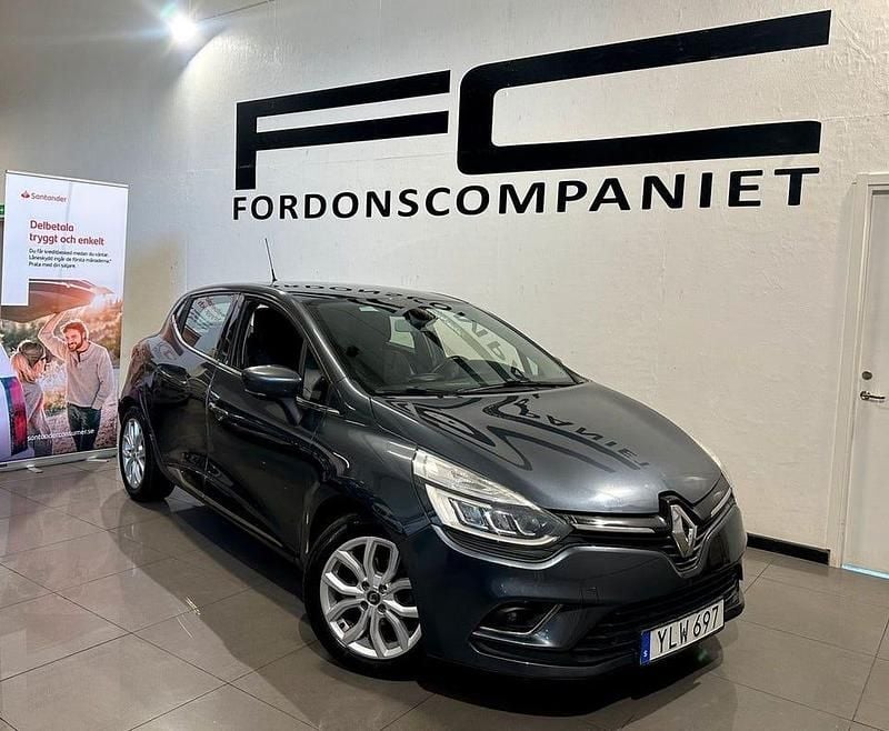 Grå Begagnad 2017 Renault Clio IV Intens Halvkombi | 85 000 kr (Marknadspris) - Bild 1/4