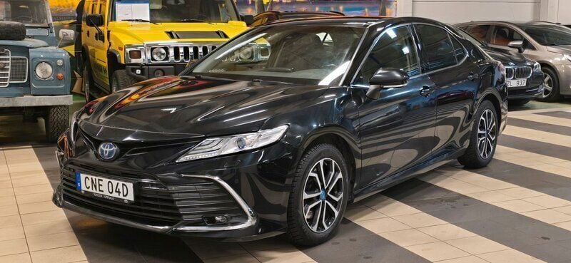 Svart Begagnad 2021 Toyota Camry Hybrid Executive Sedan | 229 500 kr (Bra pris) - Bild 1/4