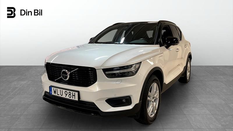 Vit Begagnad 2020 Volvo XC40 R-Design SUV | 337 000 kr (Marknadspris) - Bild 1/4