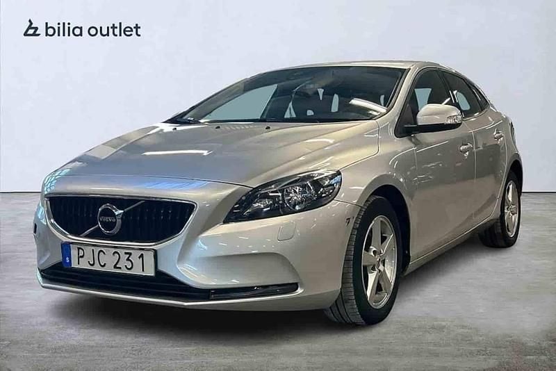 Begagnad Volvo V40 2017 Silver Halvkombi