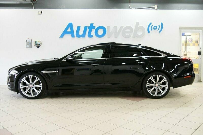 Begagnad Jaguar XJ SE 275 HK (202 kW) 2014 Svart Sedan
