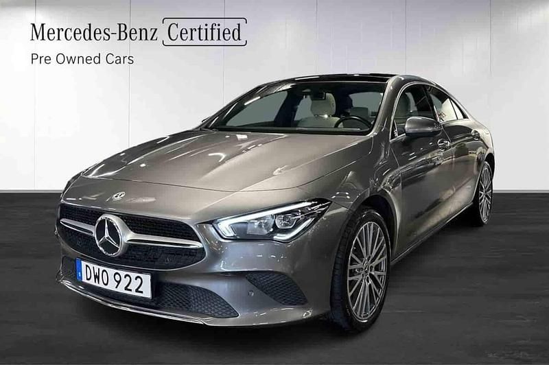 Grå Begagnad 2023 Mercedes CLA250e Sedan | 369 900 kr - Bild 1/1