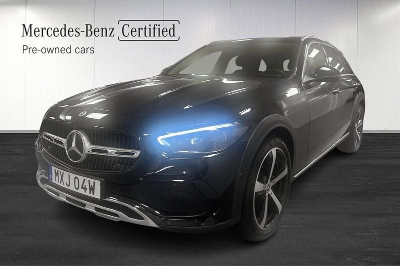 Svart Begagnad 2024 Mercedes C220 Avantgarde Kombi | 499 000 kr (Marknadspris) - Bild 1/4