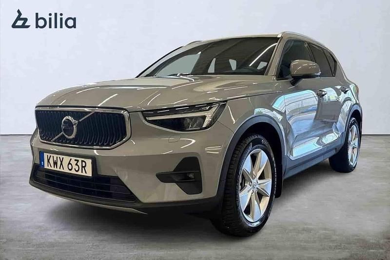 Grå Begagnad 2024 Volvo XC40 SUV | 349 900 kr - Bild 1/1