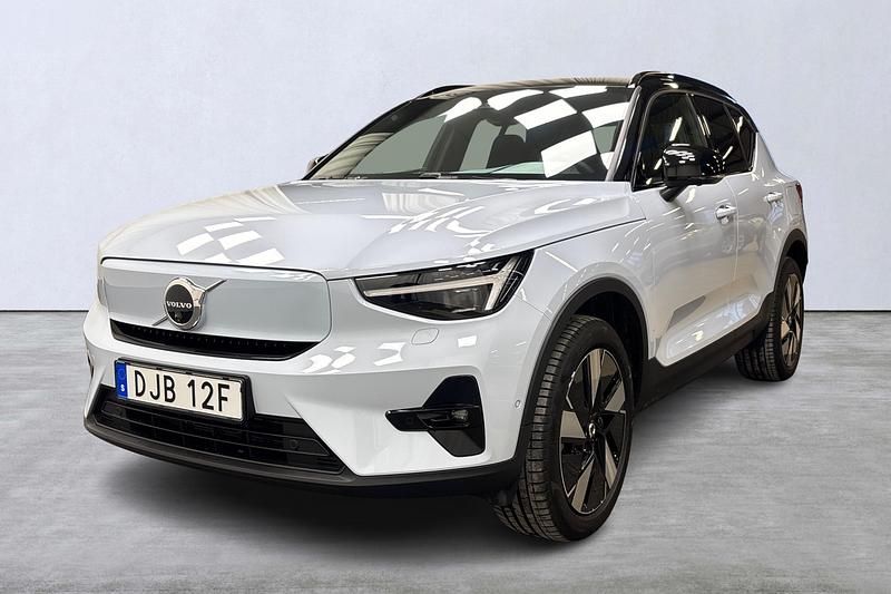 Blå Ny 2026 Volvo EX40 Single Motor Extended Range SUV | 529 900 kr (Marknadspris) - Bild 1/4