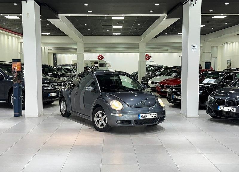 Mörkgrå Begagnad 2006 VW Beetle Highline Halvkombi | 39 900 kr (Marknadspris) - Bild 1/4