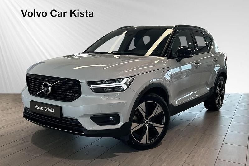 Silver Begagnad 2022 Volvo XC40 R-Design SUV | 389 900 kr (Marknadspris) - Bild 1/3